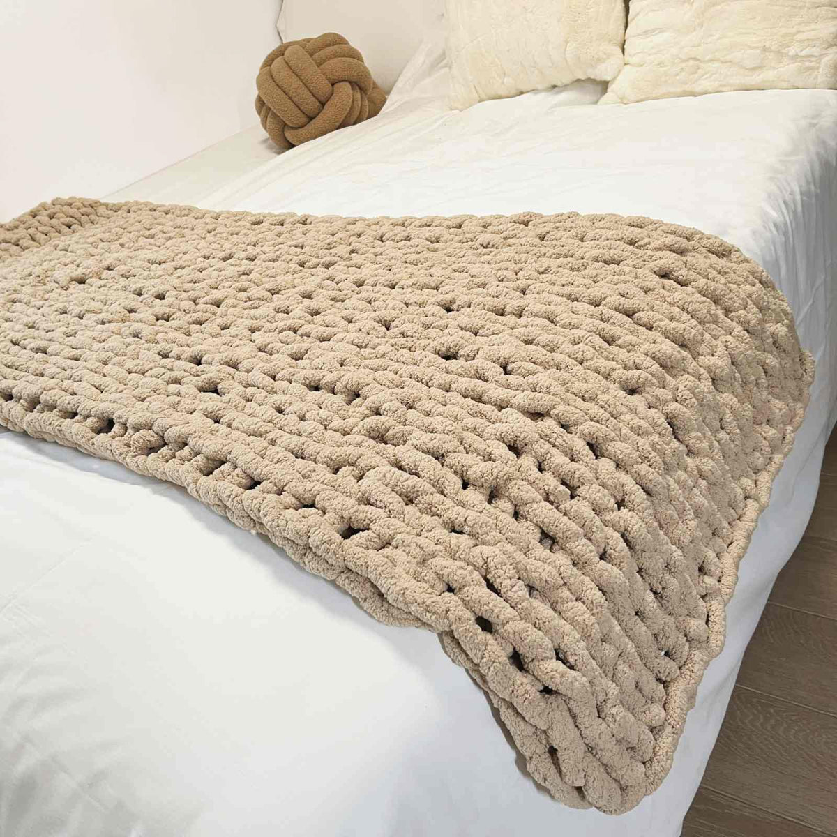 Soft Chunky Knit Throw Blanket for Couch, Cozy Warm Knitted Blankets | Hand Knit with Jumbo Chenille, Lightweight Warm Fluffy Decor for Women, Mom, Her & Girls, Sofa, Chair, Bed, 40"×40" (Gray)