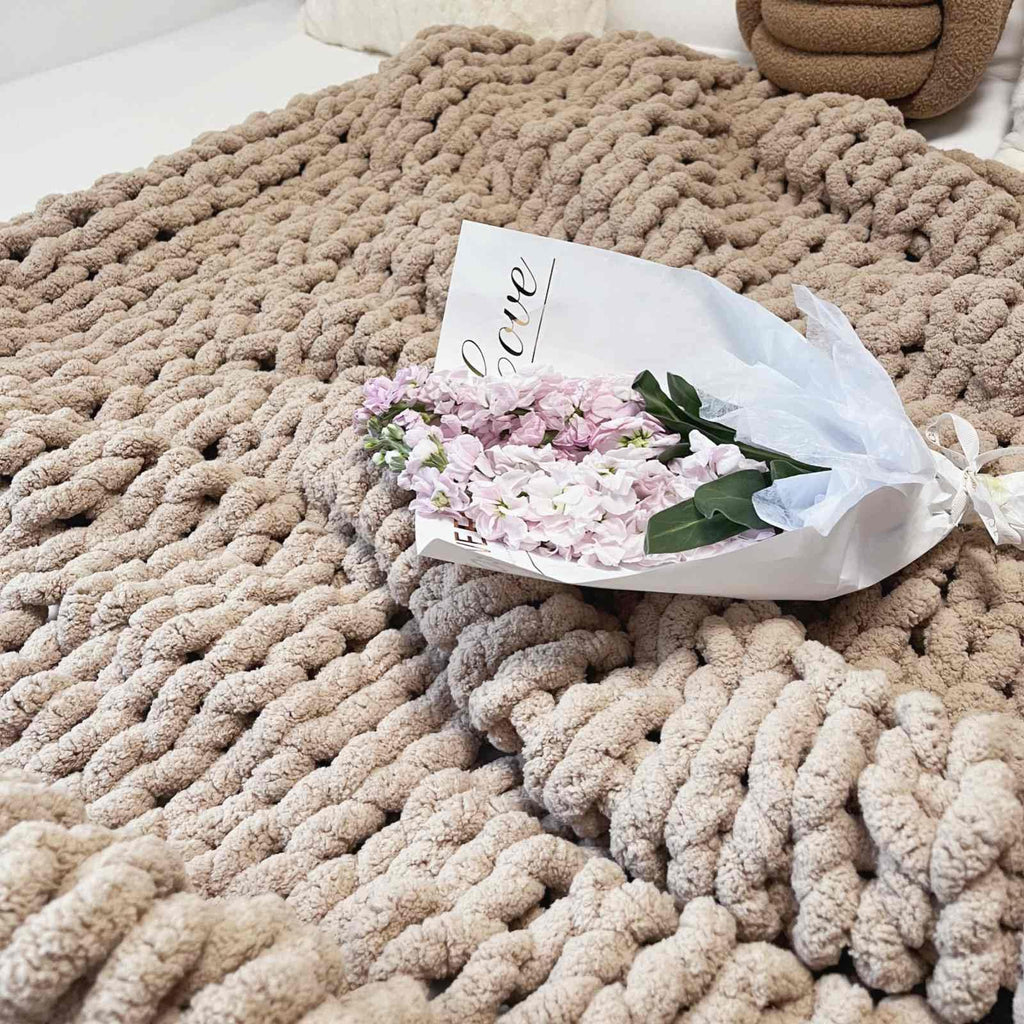 Soft Chunky Knit Throw Blanket for Couch, Cozy Warm Knitted Blankets | Hand Knit with Jumbo Chenille, Lightweight Warm Fluffy Decor for Women, Mom, Her & Girls, Sofa, Chair, Bed, 40"×40" (Gray)