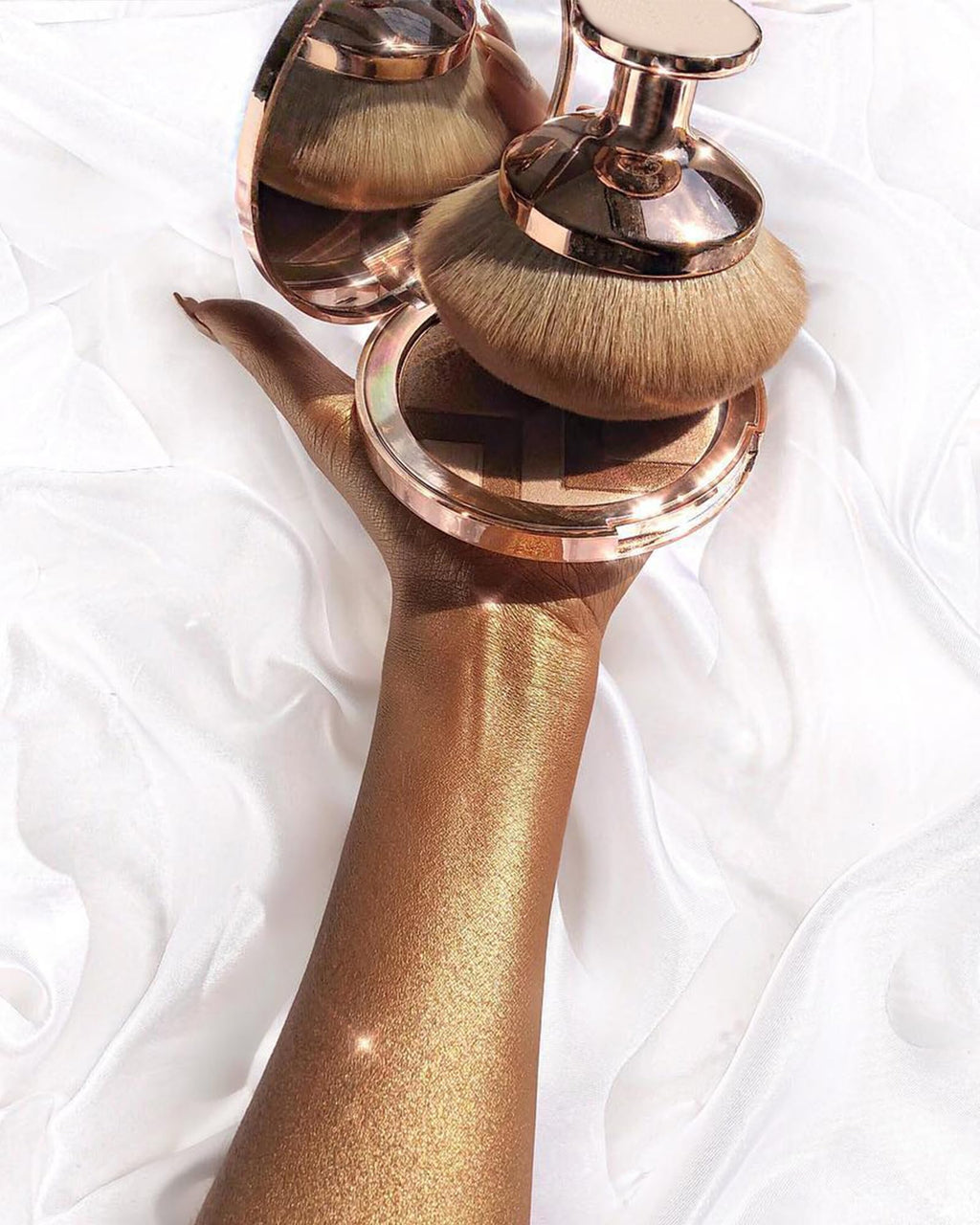 Ultra Large Blend & Blur Kabuki Brush for Body Leg Makeup Tattoo Cover Up Self Tanning, Self Tanner Brush for Self Tan, Back Tanning Applicator for Sunscreen Lotion Bronzers, Body Coverage Perfector