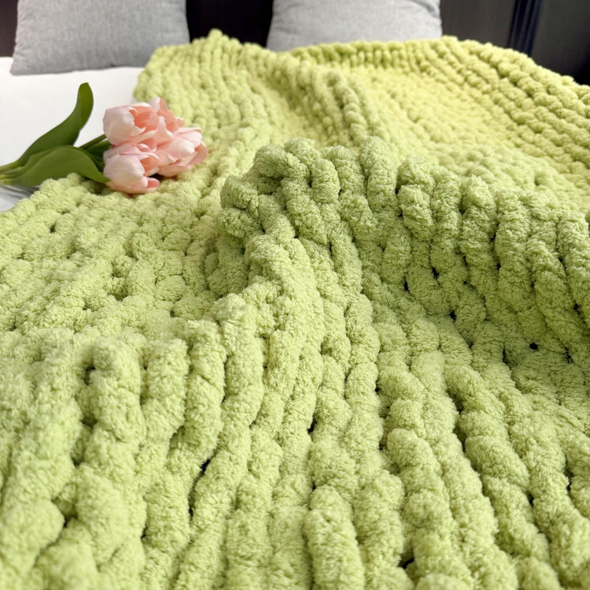 Soft Chunky Knit Throw Blanket for Couch, Cozy Warm Knitted Blankets | Hand Knit with Jumbo Chenille, Lightweight Warm Fluffy Decor for Women, Mom, Her & Girls, Sofa, Chair, Bed, 40"×40" (Gray)