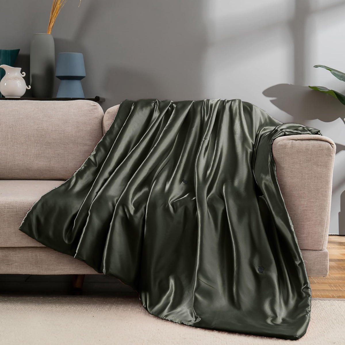 Vonty Dark Grey Satin Throw Blanket 50x60In, Cooling Silky Wrinkle-Free | Gentle On Hair, Machine Washable Easy Care, All-Season Warmth And Cooling, Multipurpose Bed Sofa Travel, Textured Cable Knit
