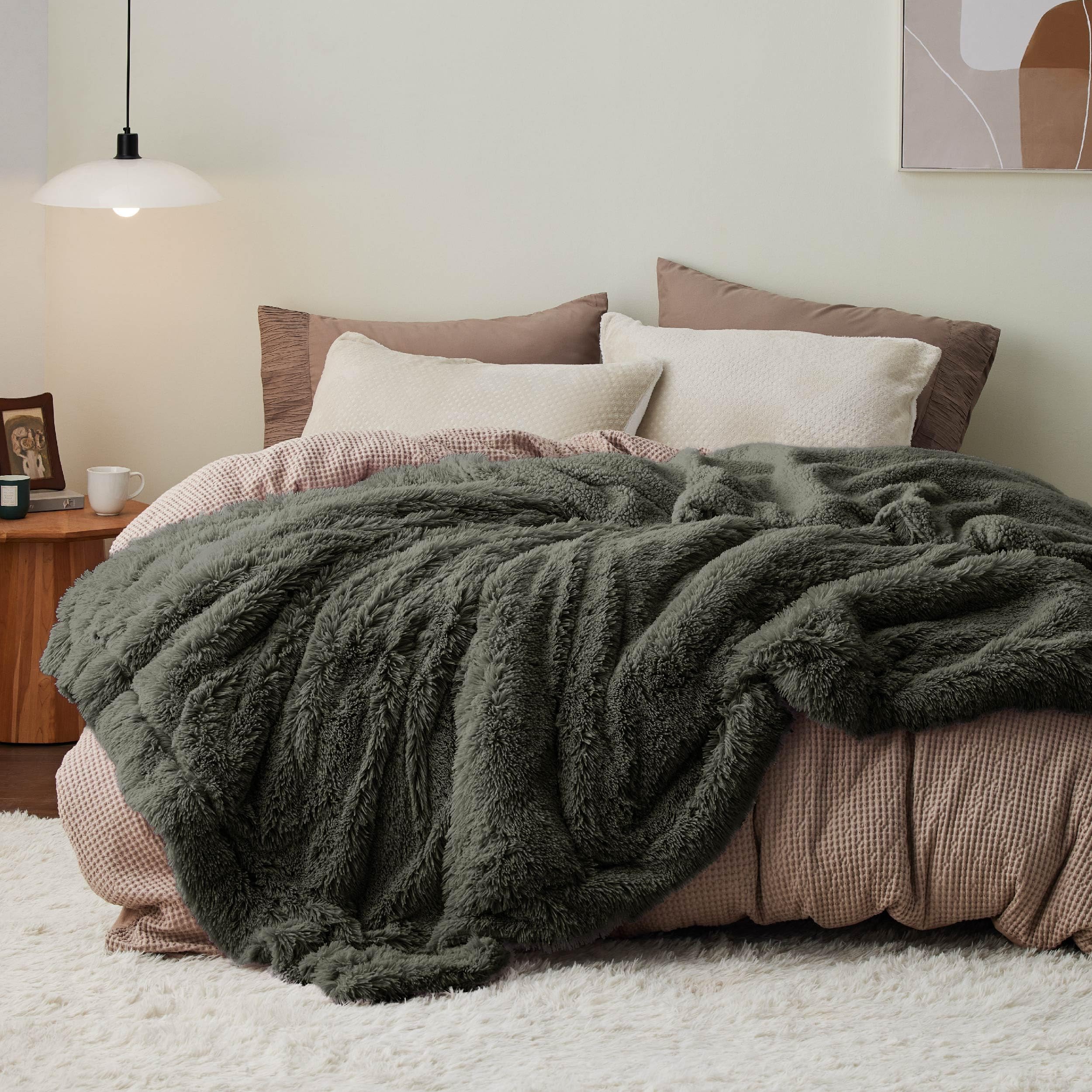 Bedsure GentleSoft Fluffy Fuzzy Faux Fur Throw Blanket for Couch, Soft Sherpa Fleece Cozy Gifts for Women, Plush Bed Blanket Room Decor for Men, Thick Warm Teen Gifts Winter Bedding