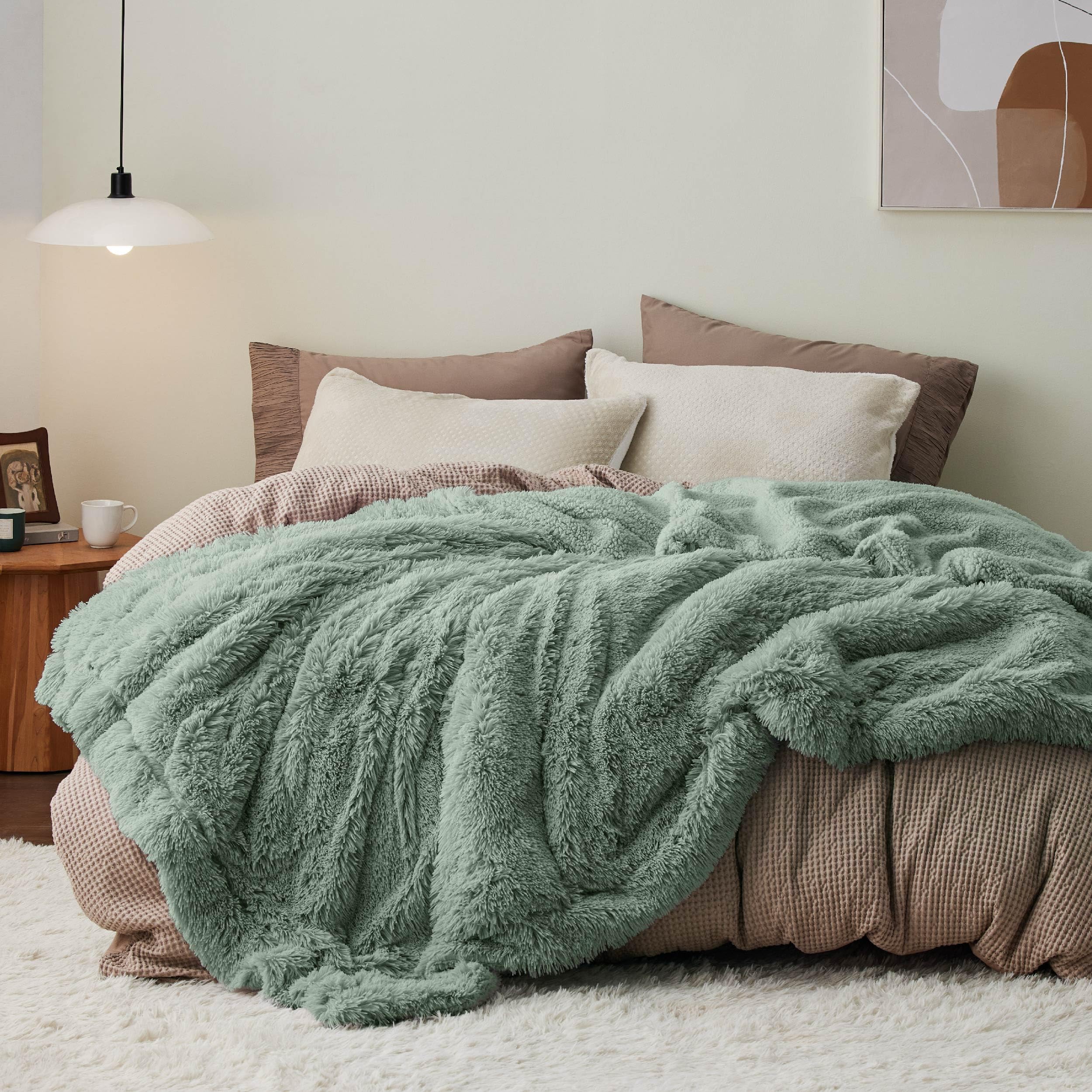 Bedsure GentleSoft Fluffy Fuzzy Faux Fur Throw Blanket for Couch, Soft Sherpa Fleece Cozy Gifts for Women, Plush Bed Blanket Room Decor for Men, Thick Warm Teen Gifts Winter Bedding